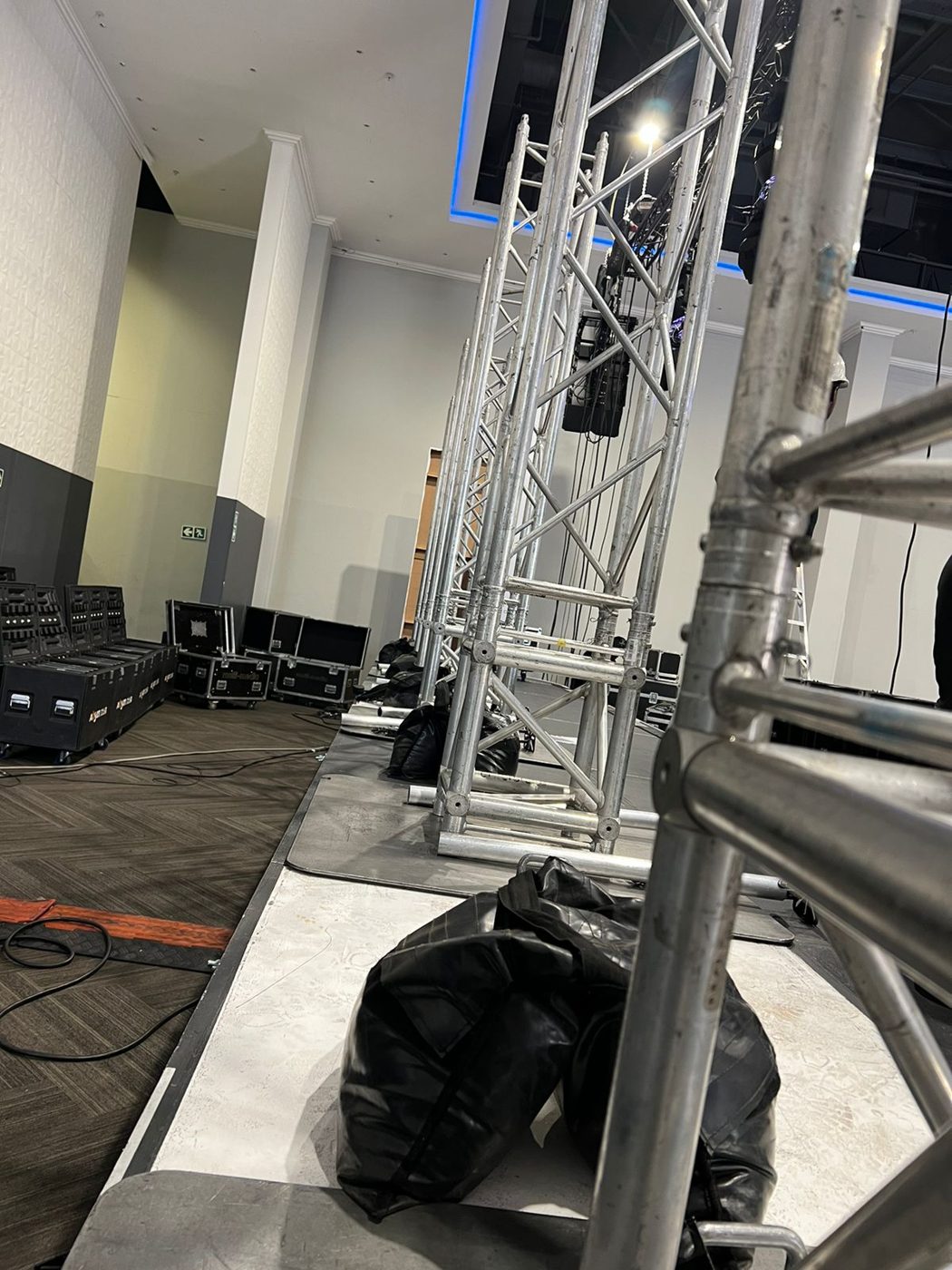 Truss tower build